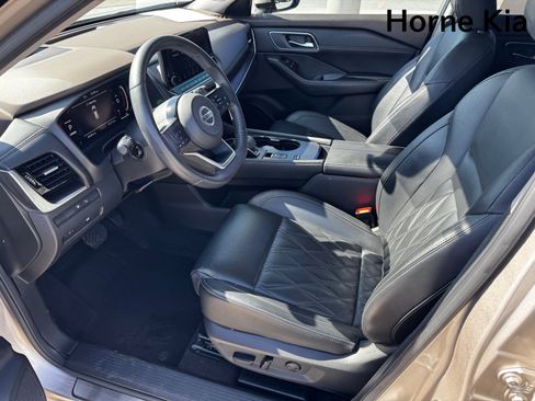 Used 2021 Nissan Rogue Platinum image 9