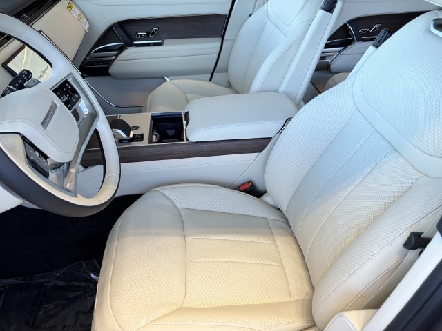 New 2026 Land Rover Range Rover Long Wheelbase SE AWD/4WD image 4