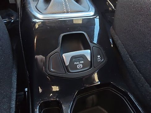 Used 2021 Jeep Renegade Latitude image 24