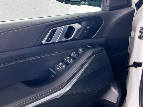 Used 2022 BMW X5 xDrive40i w/ M Sport Package image 16