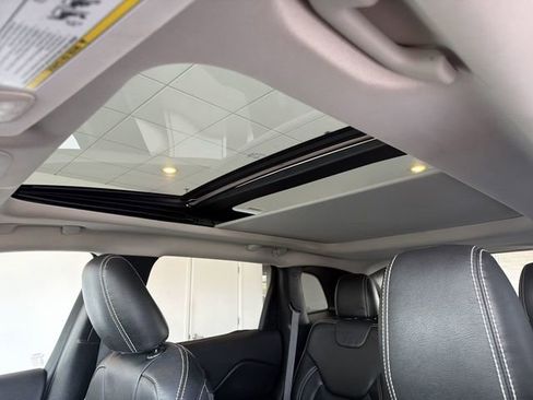 Used 2014 Jeep Cherokee Latitude w/ Comfort/Convenience Group image 22