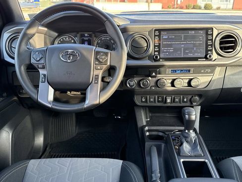 Used 2022 Toyota Tacoma TRD Sport image 2
