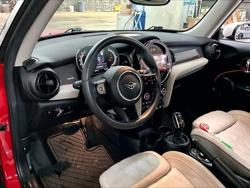 Used 2023 MINI Cooper 2-Door Hardtop w/ Signature Upholstery Package image 16