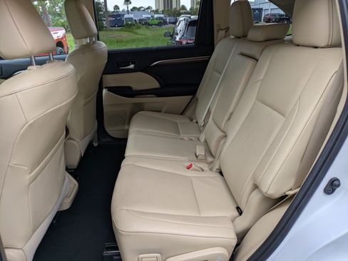 Used 2019 Toyota Highlander Limited FWD image 12
