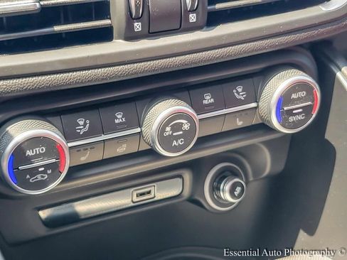 New 2025 Alfa Romeo Giulia AWD w/ Veloce Package AWD image 16