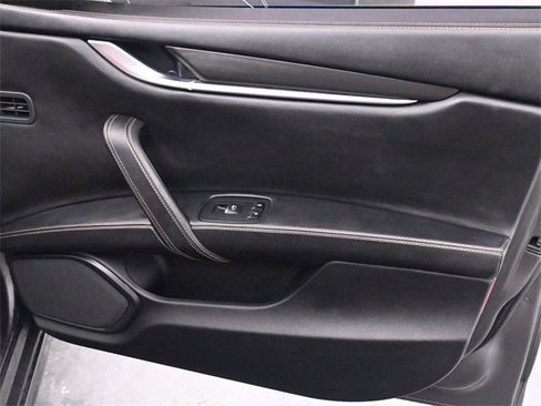 Used 2017 Maserati Ghibli image 18