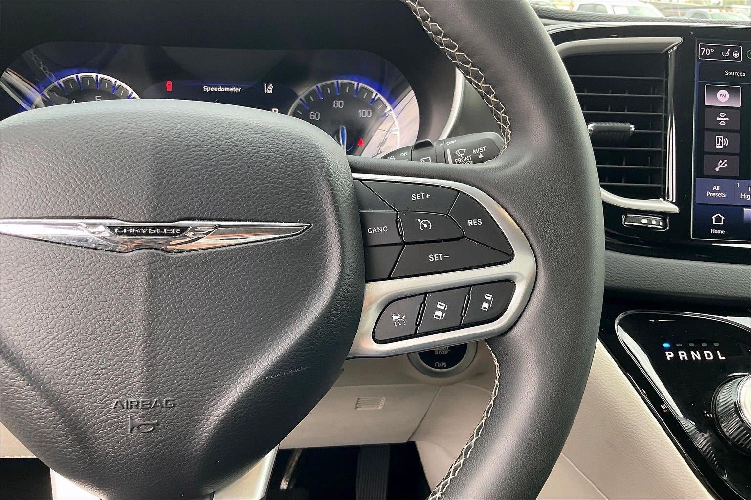 Used 2024 Chrysler Pacifica Touring-L FWD image 19