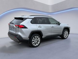 Used 2019 Toyota RAV4 Limited FWD video 3