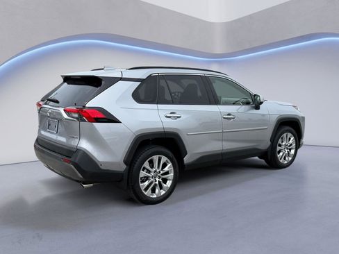 Used 2019 Toyota RAV4 Limited FWD image 3