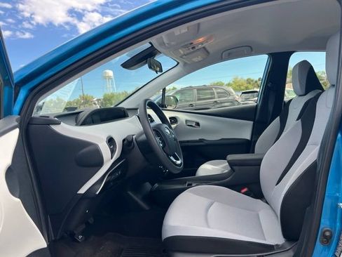 Used 2021 Toyota Prius LE FWD image 30