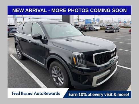 Used 2024 Kia Telluride LX image 1