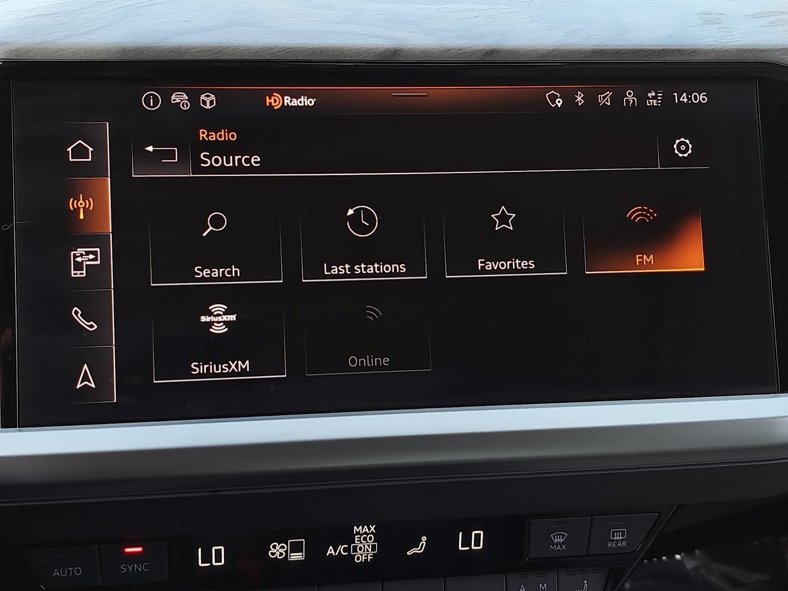 Used 2023 Audi Q4 e-tron Premium Plus w/ Premium Plus AWD/4WD image 24