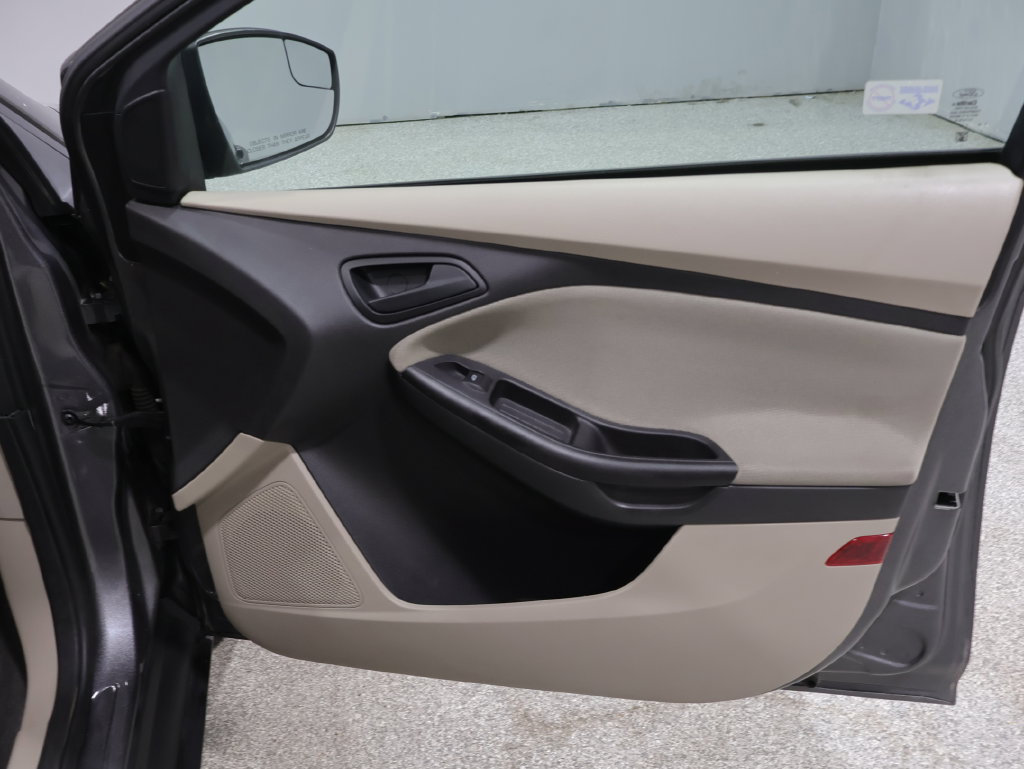 Used 2012 Ford Focus SE FWD image 27