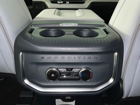 New 2026 Ford Expedition Active RWD image 17