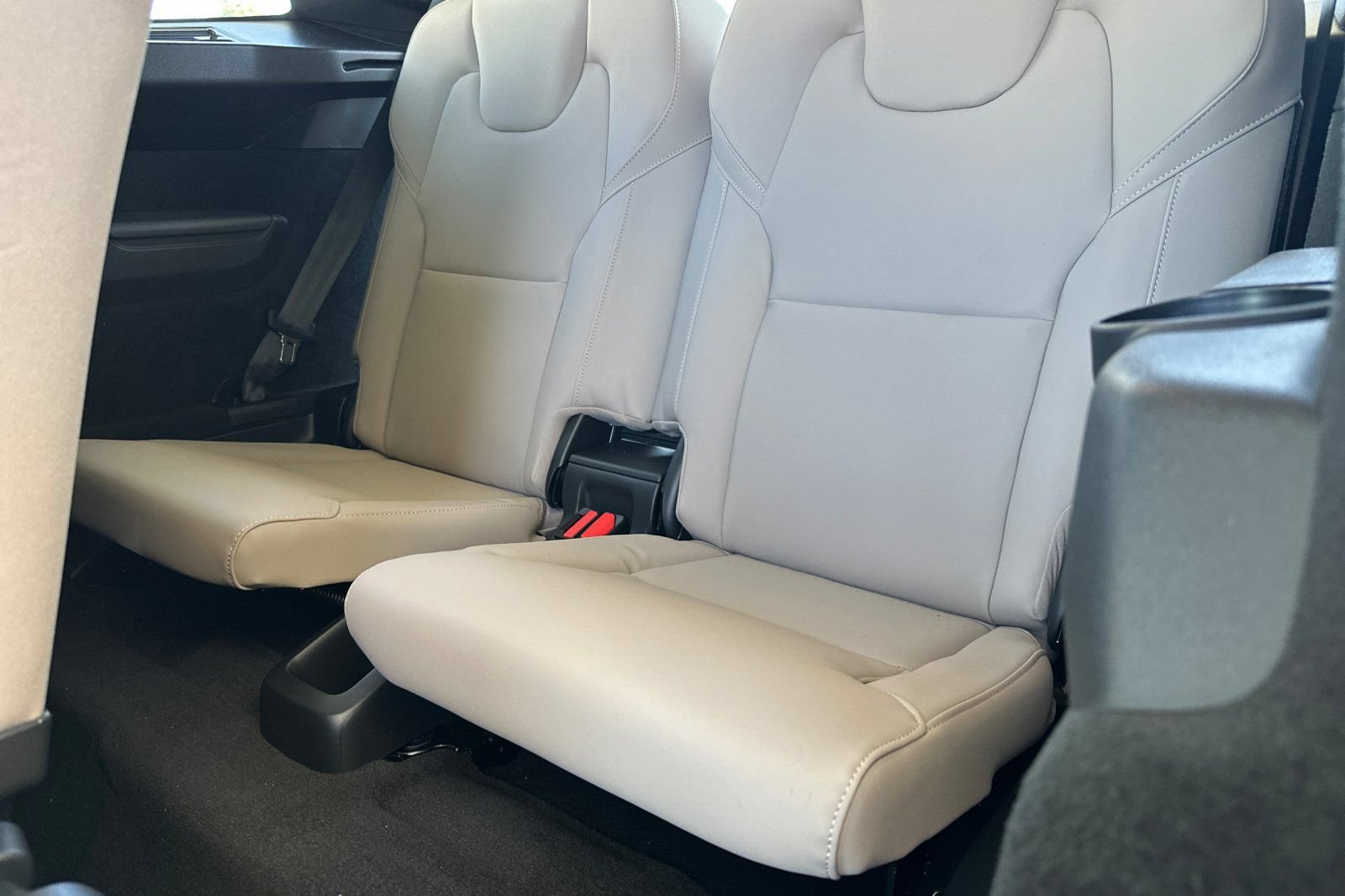 New 2026 Volvo XC90 T8 Plus w/ Protection Package Premier AWD/4WD image 15