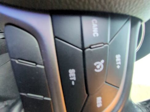 Used 2019 Jeep Grand Cherokee Laredo RWD image 13