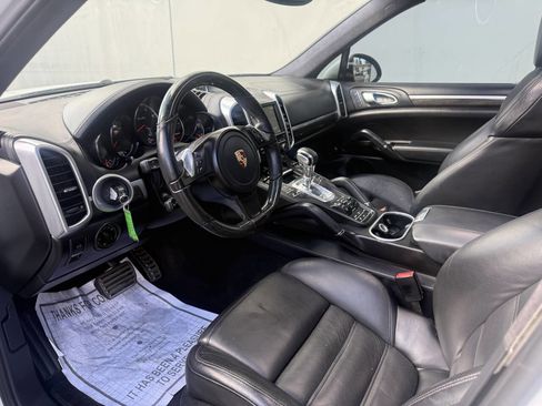 Used 2013 Porsche Cayenne Turbo image 22