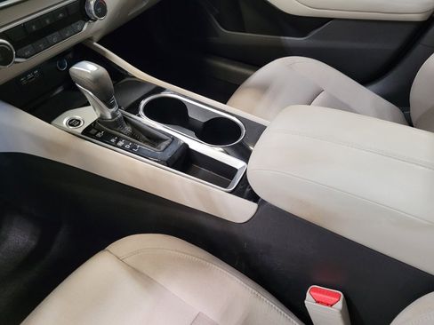 Used 2024 Nissan Altima 2.5 SV FWD image 26