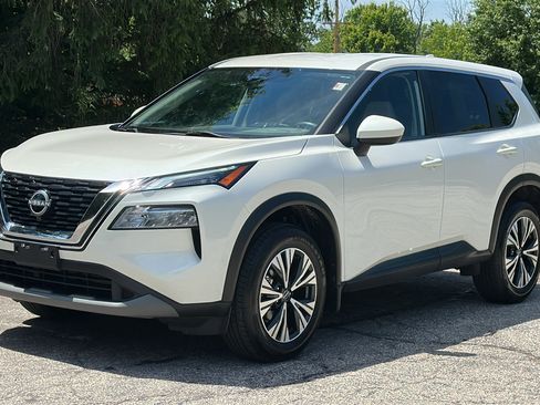 Used 2023 Nissan Rogue SV AWD/4WD image 2