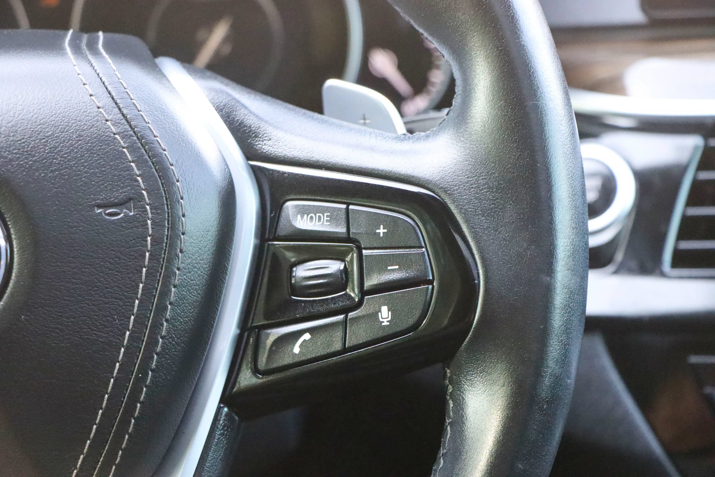 Used 2019 BMW 530e w/ Convenience Package RWD image 30