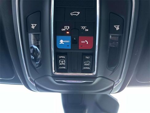 Used 2025 Jeep Grand Cherokee L Altitude image 29