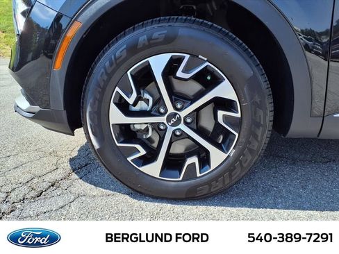 Used 2023 Kia Sportage EX image 11