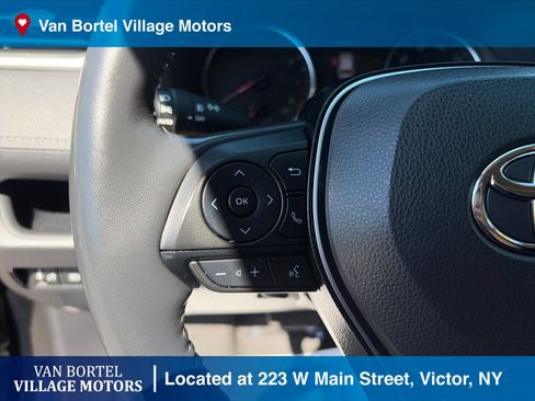 Used 2021 Toyota RAV4 XLE w/ Convenience Package AWD/4WD image 13