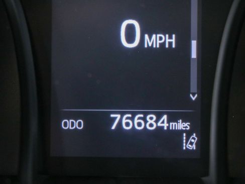 Used 2022 Toyota Camry SE FWD image 16