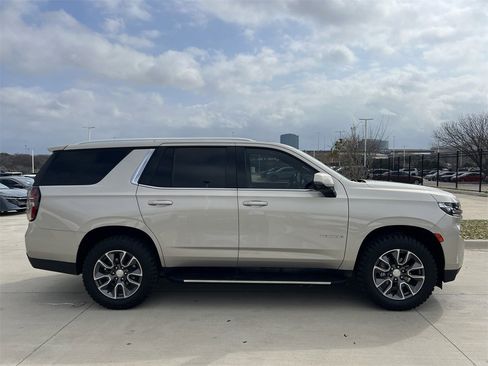 Used 2022 Chevrolet Tahoe LT w/ Luxury Package image 3