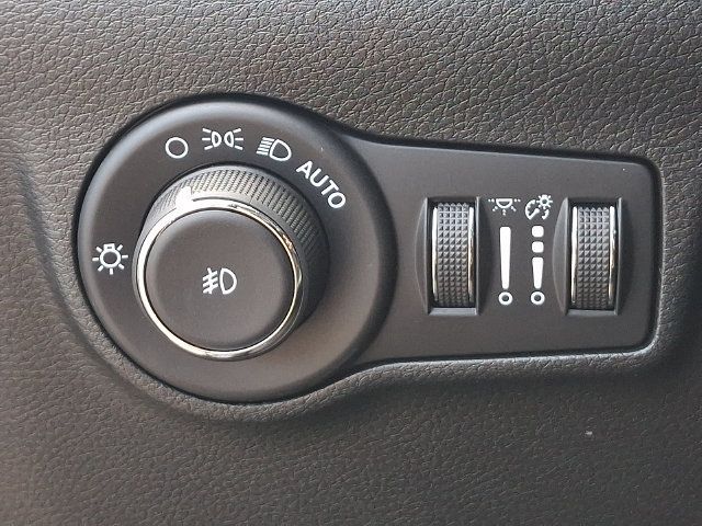 Used 2026 Jeep Compass Latitude w/ Quick Order Package 29K AWD/4WD image 9