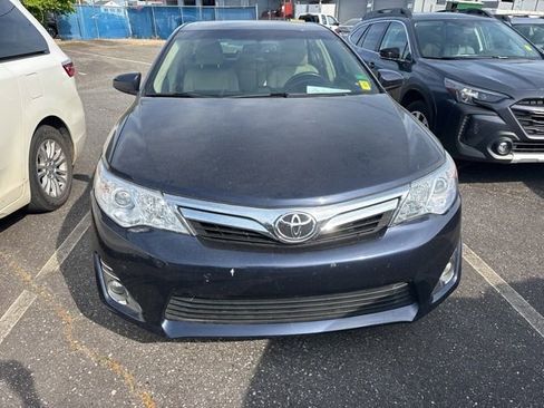 Used 2014 Toyota Camry XLE w/ Leather Package FWD image 2