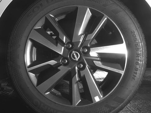 Used 2025 Nissan Versa SV image 14