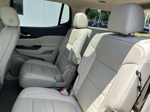 Used 2020 GMC Acadia Denali w/ Technology Package FWD image 32