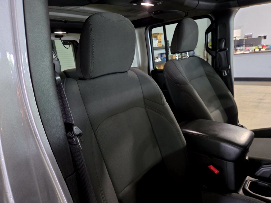 Used 2018 Jeep Wrangler Unlimited Sport AWD/4WD image 16