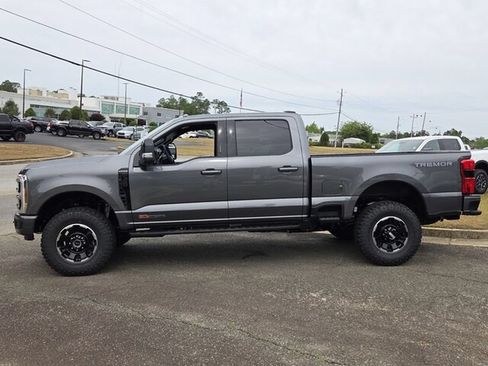 New 2026 Ford F350 Platinum w/ Tremor Off-Road Package AWD/4WD image 4