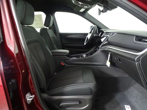 New 2025 Jeep Grand Cherokee Laredo image 14