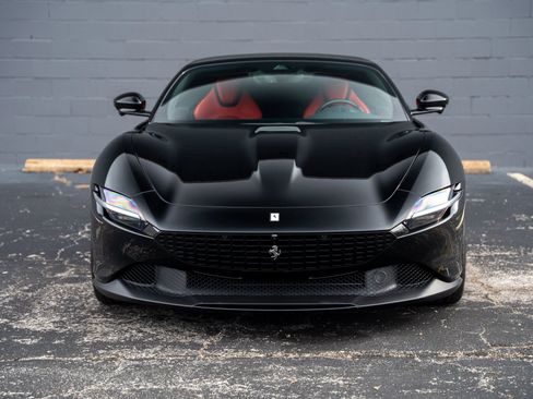 Used 2025 Ferrari Roma Spider image 7
