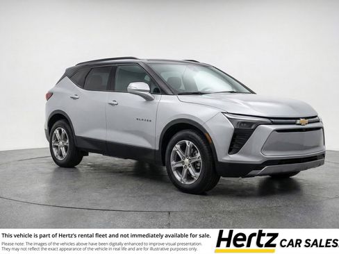 Used 2025 Chevrolet Blazer LT FWD image 1