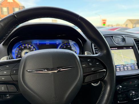 Used 2019 Chrysler 300 S image 18