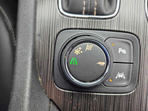 Used 2017 GMC Acadia SLT FWD image 24