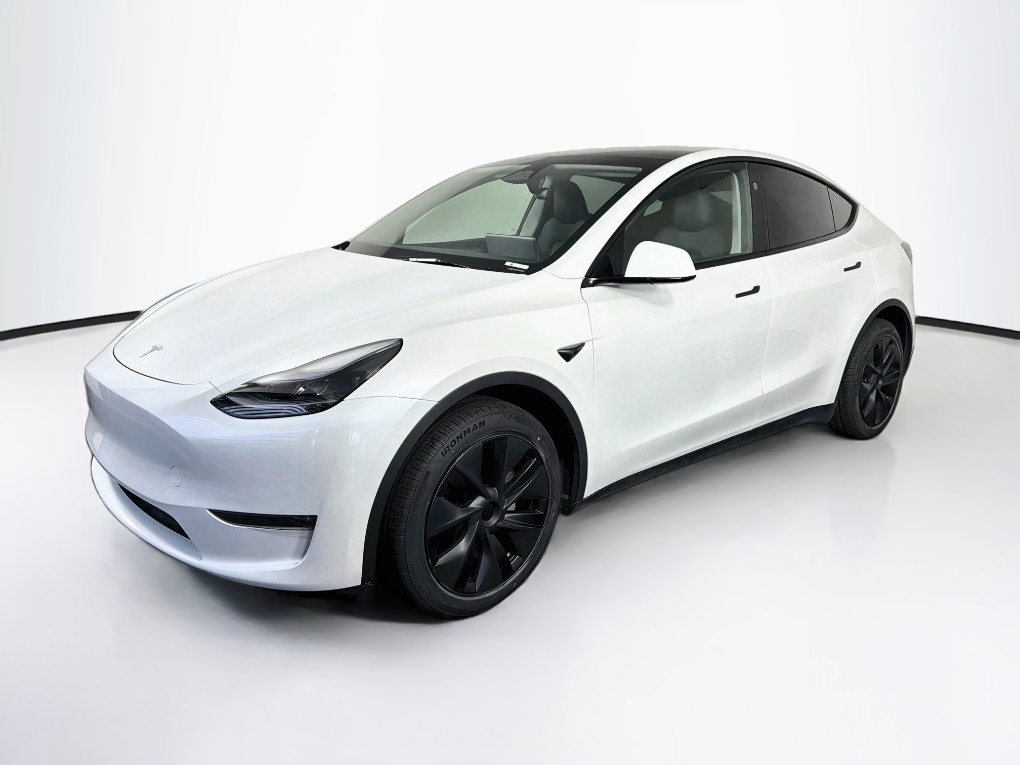 Used 2025 Tesla Model Y Long Range AWD/4WD image 3