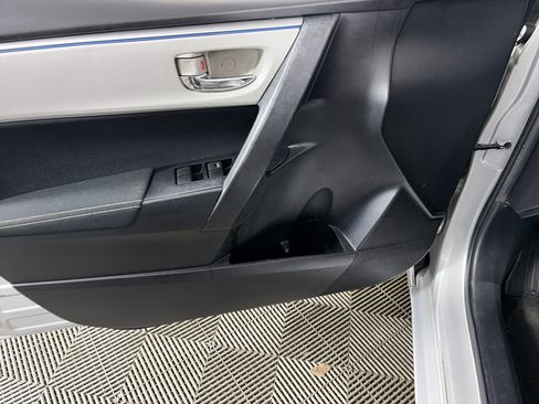 Used 2015 Toyota Corolla LE image 28