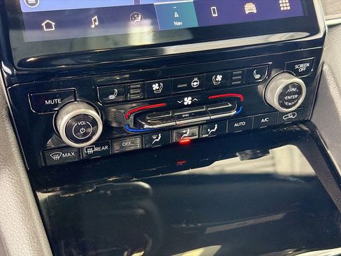 Used 2022 Jeep Grand Cherokee L Overland w/ Advanced Protech Group III AWD/4WD image 15