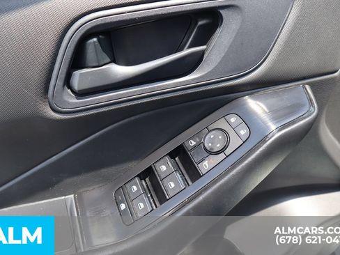Used 2024 Nissan Rogue S FWD image 15