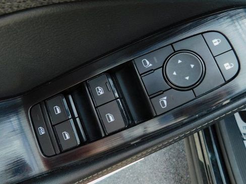 Used 2023 Nissan Rogue SV image 9