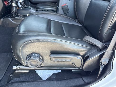 Used 2022 Jeep Wrangler Unlimited Rubicon w/ Trailer Tow Package image 40