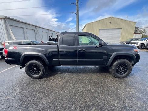 Used 2022 Toyota Tacoma SR w/ SX Package image 4