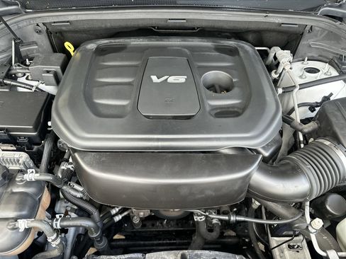 Used 2019 Jeep Grand Cherokee Laredo image 18