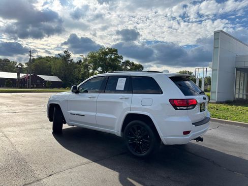 Used 2021 Jeep Grand Cherokee Altitude AWD/4WD image 5