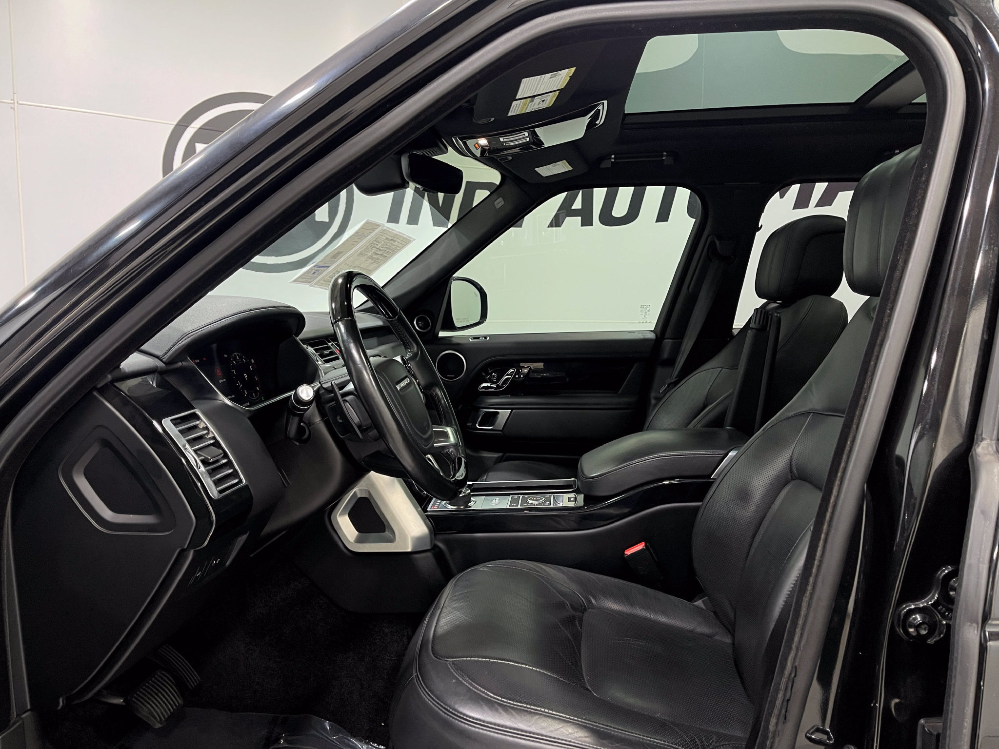 Used 2019 Land Rover Range Rover Supercharged AWD/4WD image 12